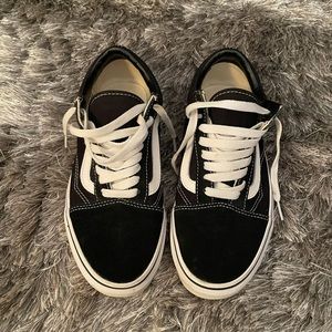 Vans Old Skool (Black/White) — 8 Women/6.5 Men